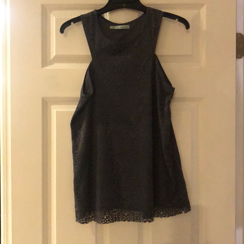 SALE🎉🎉🎉 (EUC) laser cut tank top from Maurices